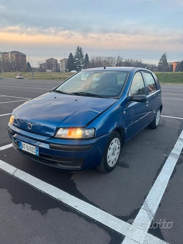 Blu Usata 2001 Fiat Punto Tre volumi | 1400 € (Buon prezzo) - Immagine 1/4
