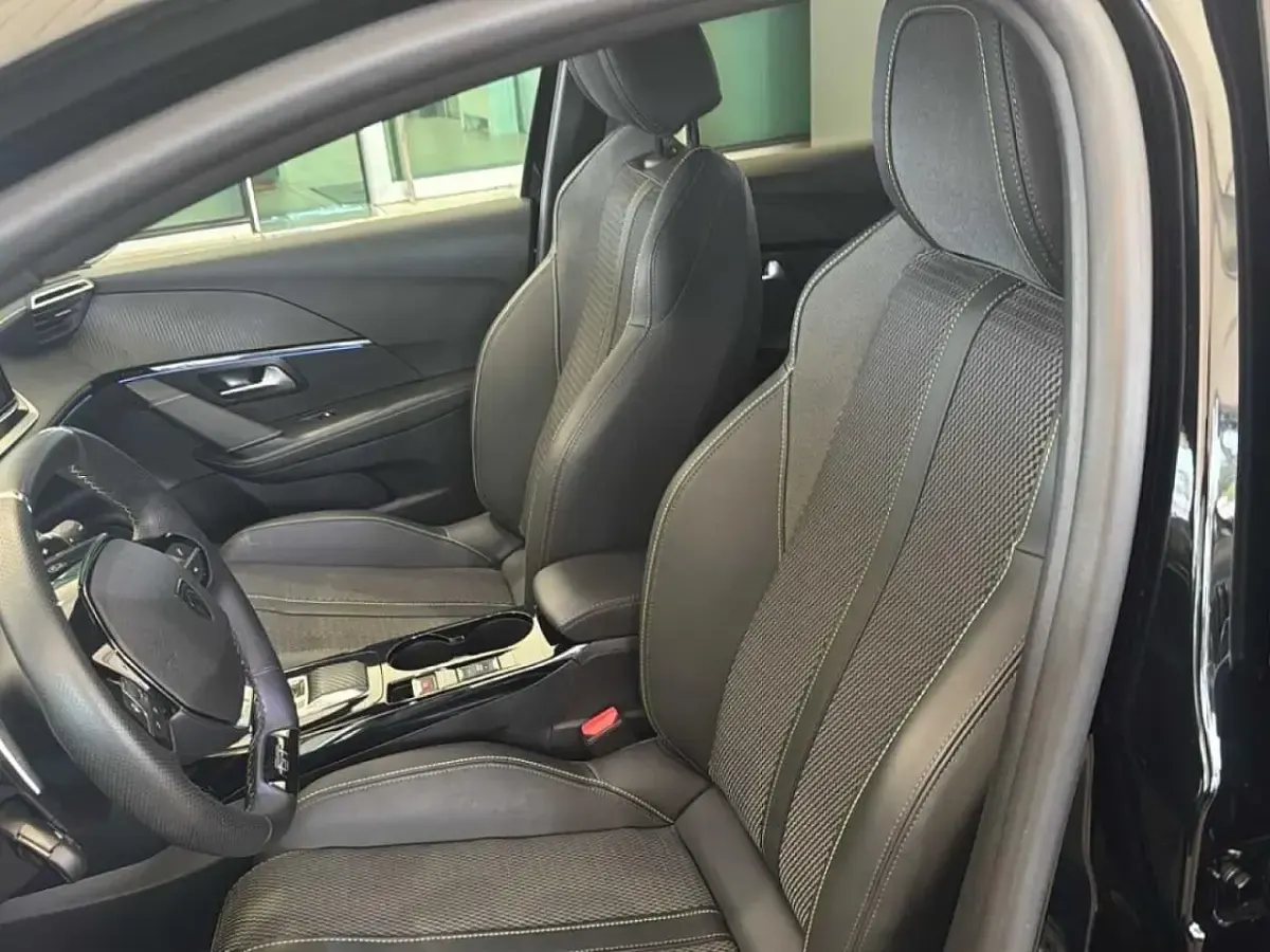 Usata Peugeot 208 GTi 110 CV (80 kW) 2025 Nero Utilitaria