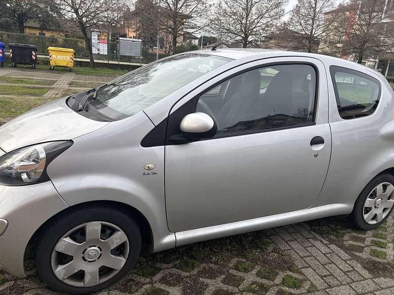 Usata Toyota Aygo 68 CV (50 kW) 2007 Argento Utilitaria