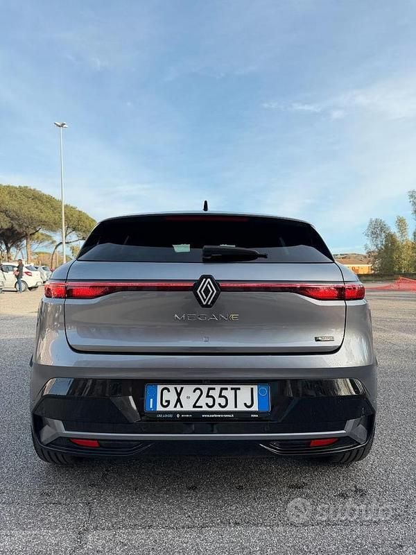 Usata Renault Megane E-Tech Techno 161 kW (220 CV) 2024 Grigio Utilitaria