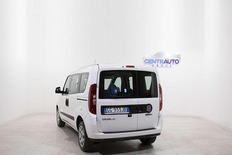 Usata Fiat Doblò Lounge 120 CV (88 kW) 2021 Bianco Monovolume