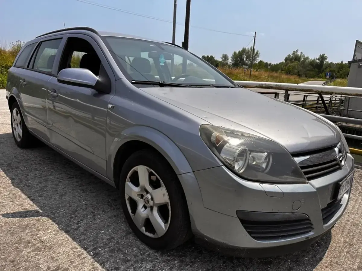 Usata Opel Astra Enjoy 101 CV (74 kW) 2005 Station wagon