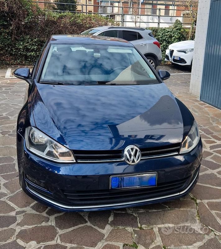 Usata VW Golf VII Highline 110 CV (80 kW) 2014 Blu Berlina