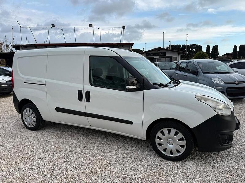 Usata Opel Combo 120 CV (88 kW) 2015 Bianco Monovolume