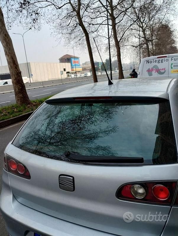 Grigio Usata 2007 Seat Ibiza Tre volumi | 2400 € (Buon prezzo) - Immagine 1/3