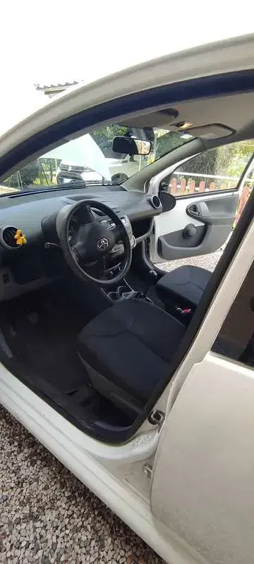 Usata Toyota Aygo Connect Style 68 CV (50 kW) 2011 Bianco Utilitaria