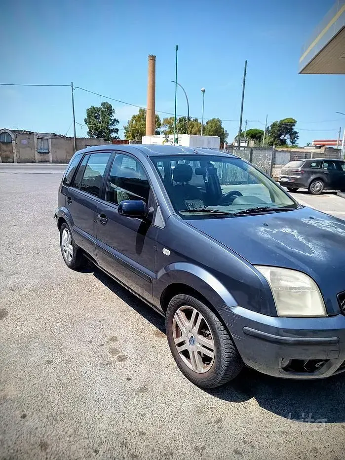 Usata Ford Fusion 68 CV (50 kW) 2003 Grigio Utilitaria