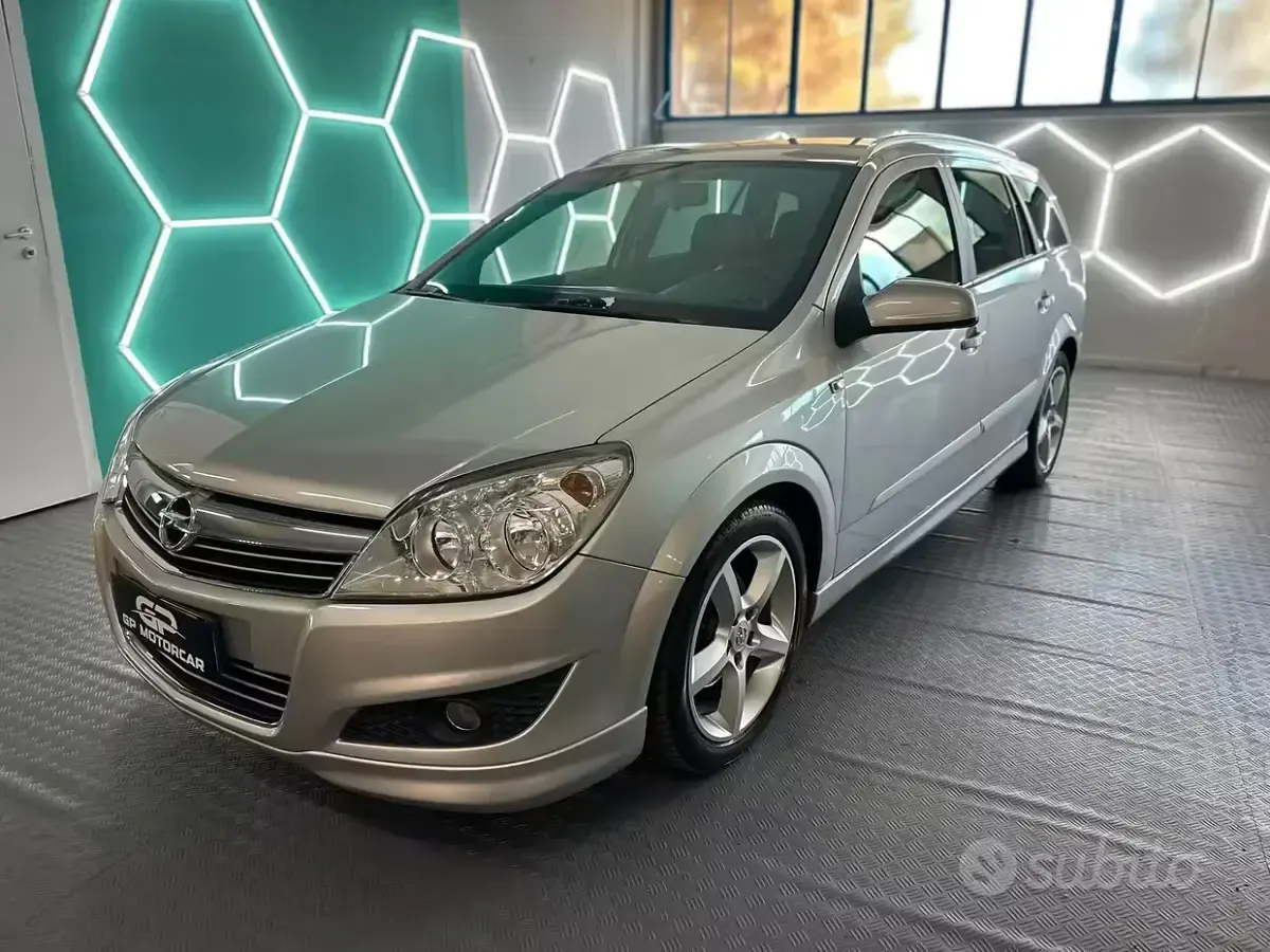 Usata Opel Astra Cosmo 115 CV (84 kW) 2009 Grigio Station wagon