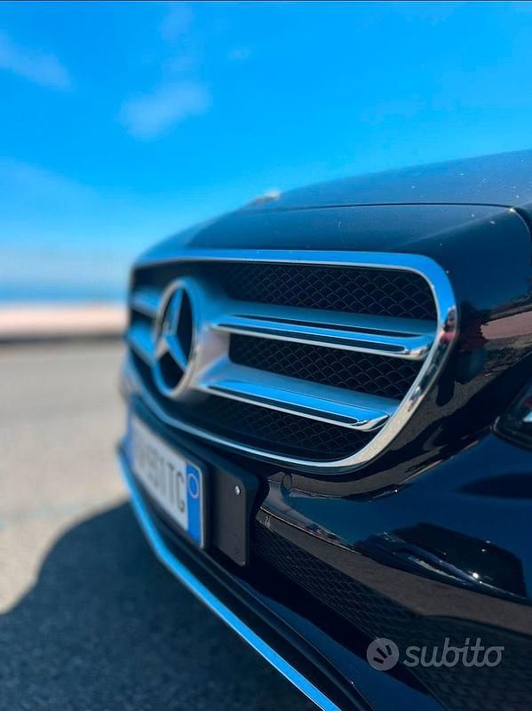 Usata Mercedes E220 Business 194 CV (142 kW) 2019 Nero Berlina