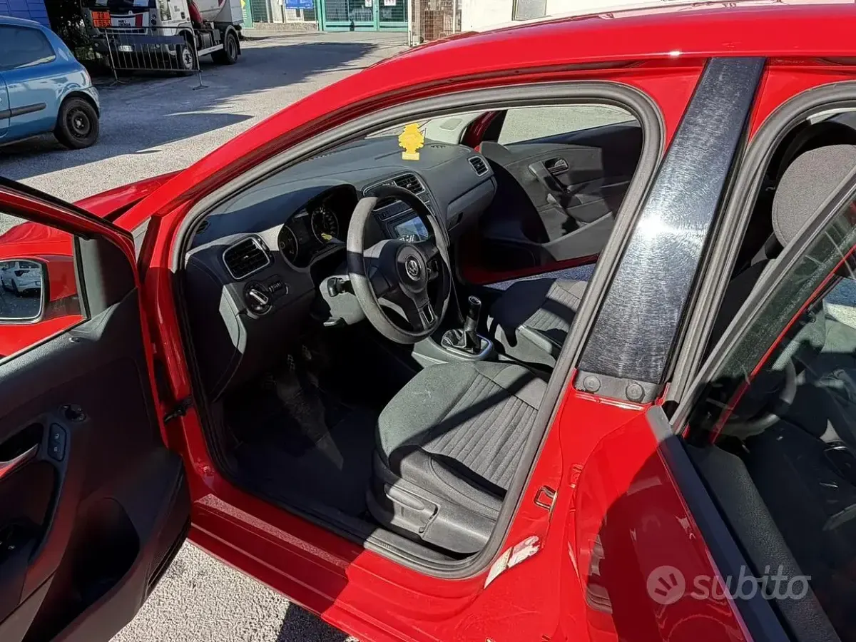 Usata VW Polo Trendline 75 CV (55 kW) 2012 Rosso Utilitaria