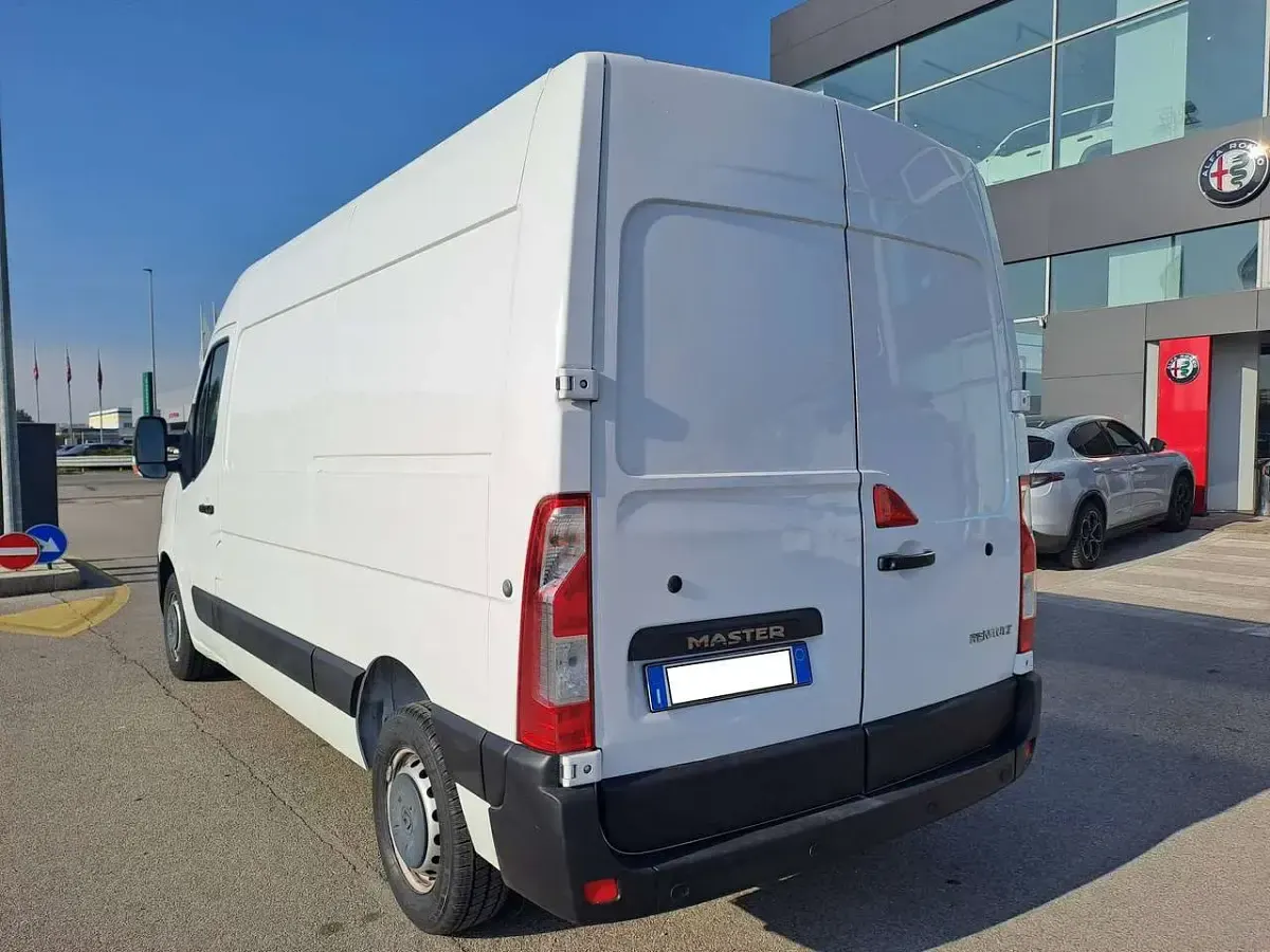 Usata Renault Master 135 CV (99 kW) 2022 Bianco Monovolume