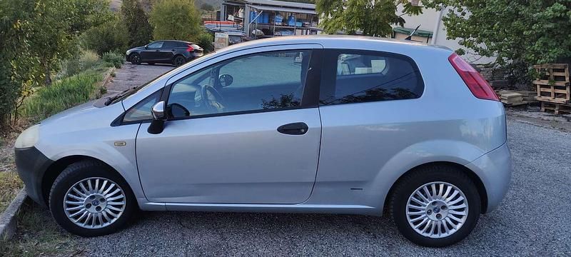 Usata Fiat Grande Punto Dynamic 75 CV (55 kW) 2006 Argento Utilitaria
