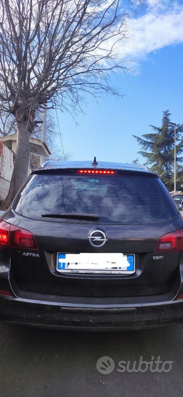 Usata Opel Astra Cosmo 110 CV (80 kW) 2011 Nero Station wagon