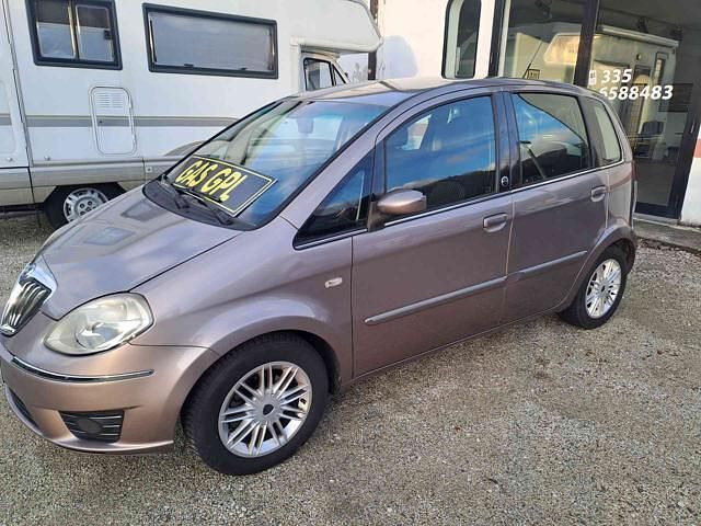 Gebraucht Lancia Musa 77 PS (56 kW) 2009 Grau Van / Kleinbus