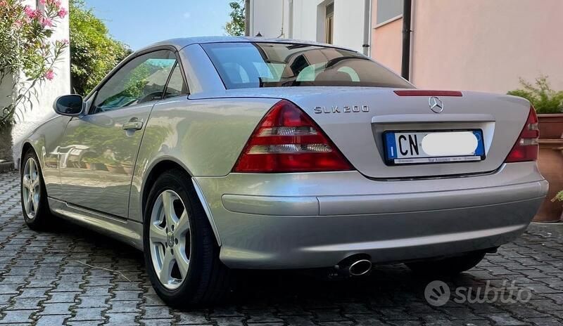Usata Mercedes SLK200 163 CV (119 kW) 2000 Argento Cabrio