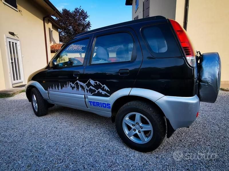 Usata Daihatsu Terios 86 CV (63 kW) 2005 Nero SUV