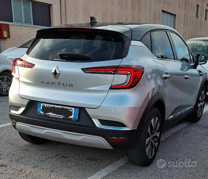 Usata Renault Captur 101 CV (74 kW) 2023 Grigio SUV