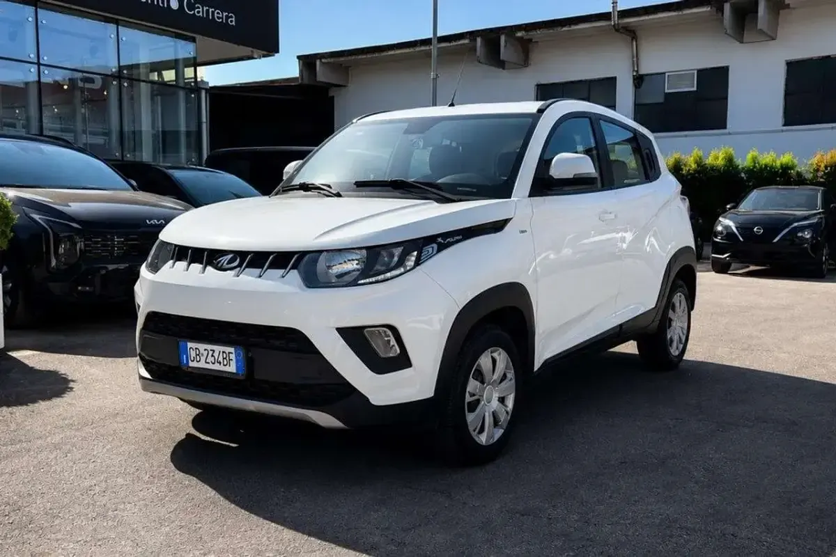 Usata Mahindra KUV100 87 CV (63 kW) 2020 Bianco SUV