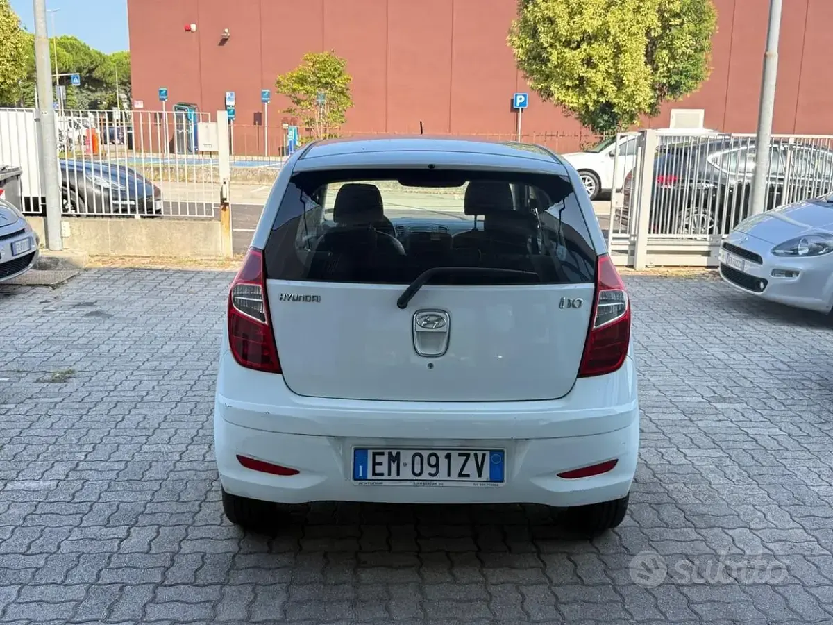 Usata Hyundai i10 Classic 69 CV (50 kW) 2012 Bianco Utilitaria