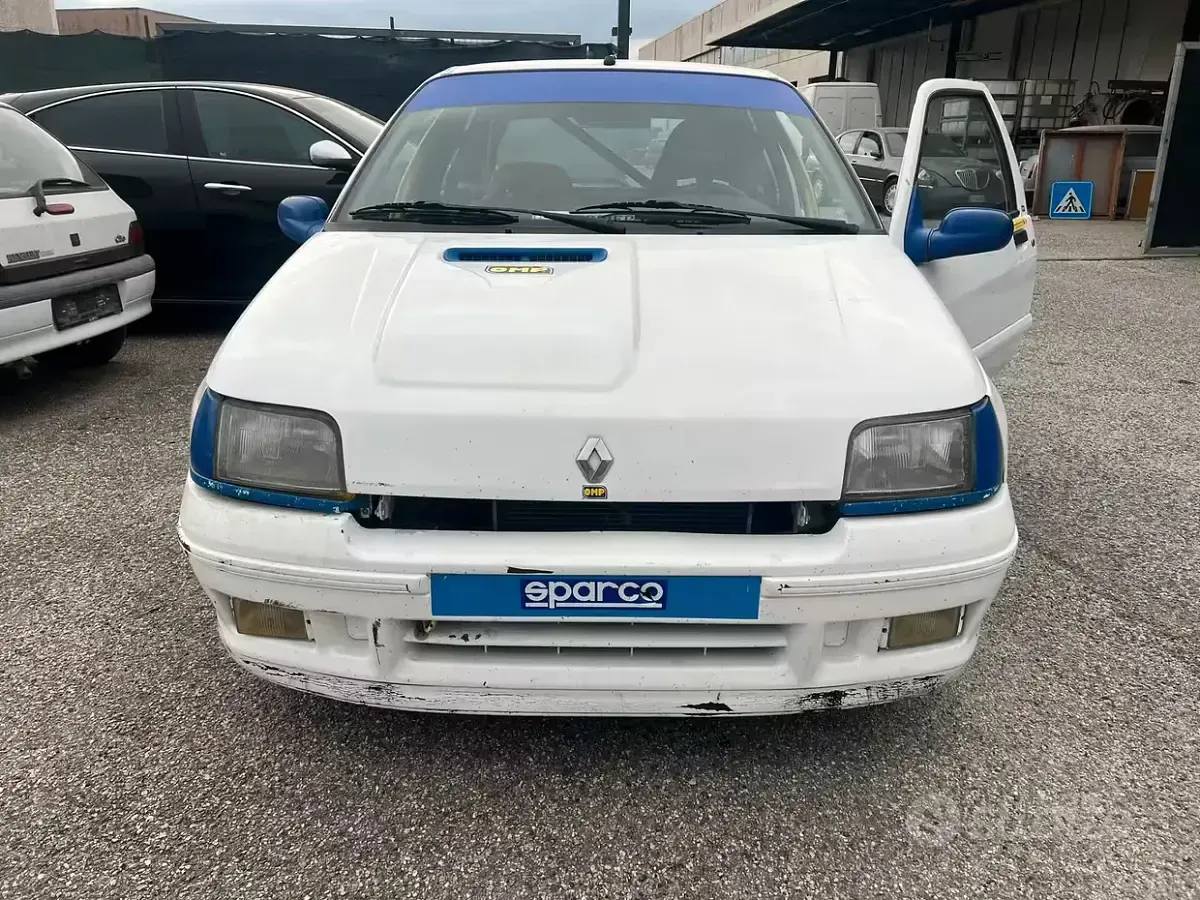 Usata Renault Clio 135 CV (99 kW) 1993 Bianco Utilitaria