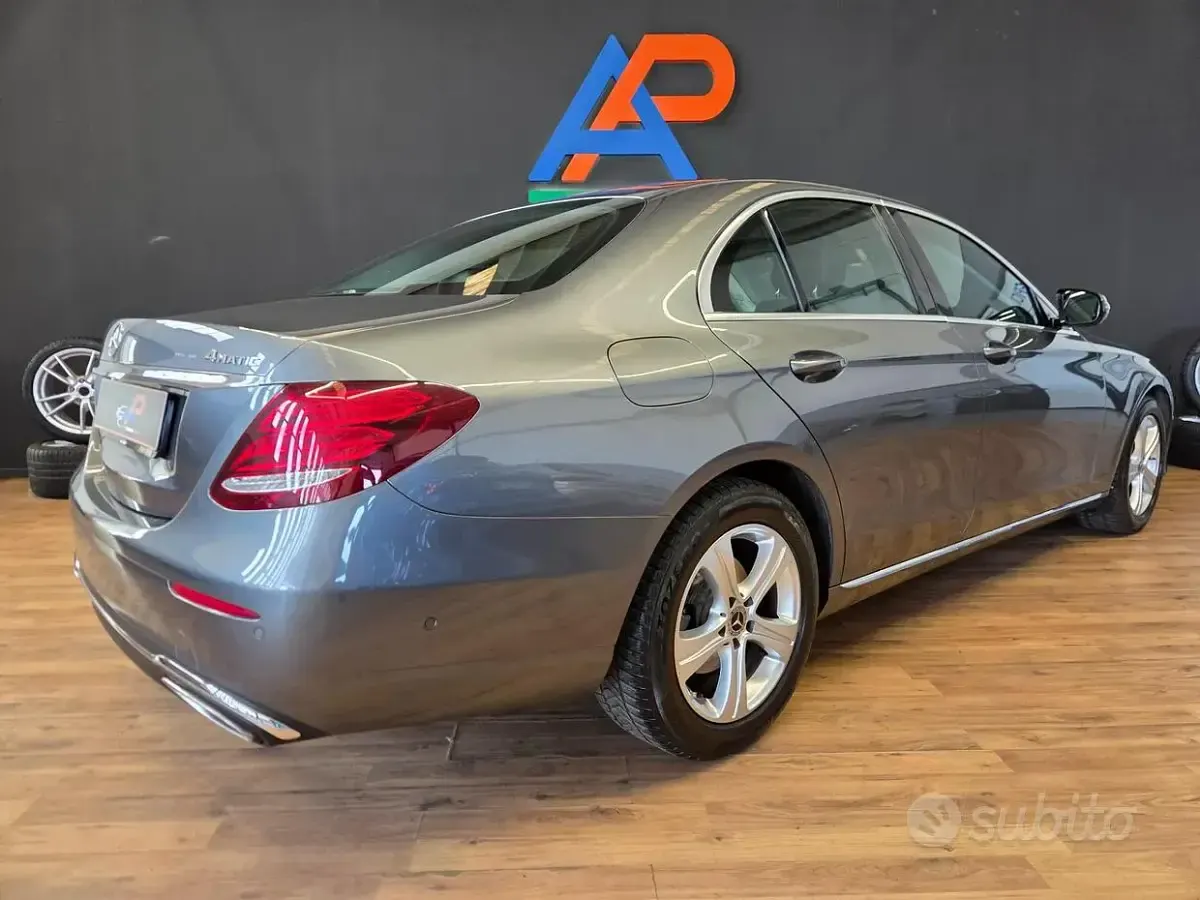 Usata Mercedes E200 184 CV (135 kW) 2017 Grigio Berlina