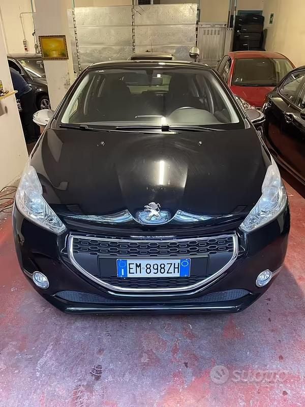 Usata Peugeot 208 Access 68 CV (50 kW) 2012 Nero Utilitaria