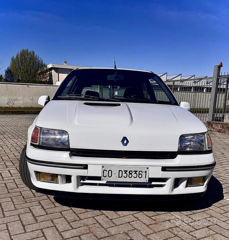 Usata Renault Clio 137 CV (100 kW) 1993 Utilitaria