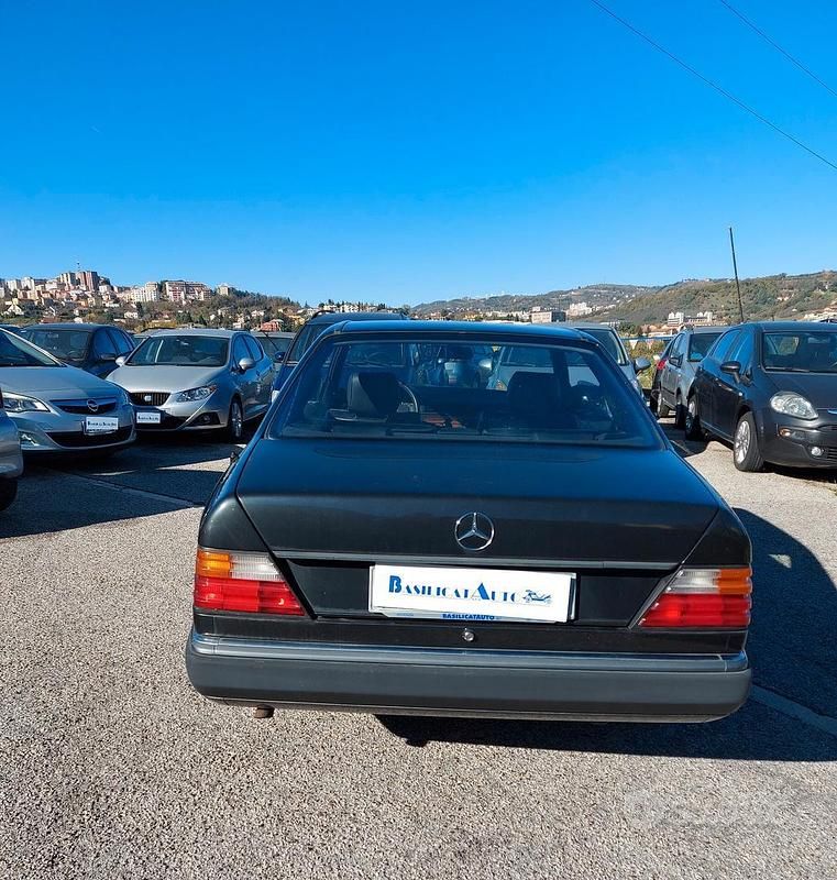 Usata Mercedes 200 160 CV (117 kW) 1993 Nero Coupé