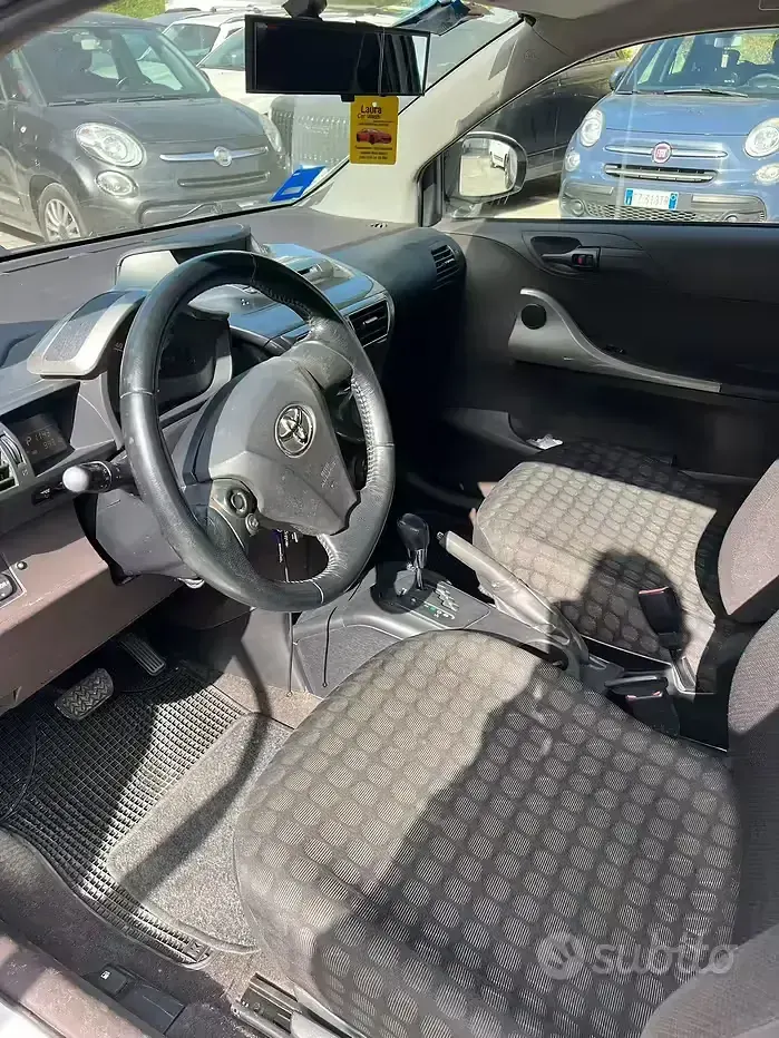 Usata Toyota iQ 68 CV (50 kW) 2009 Bianco Utilitaria