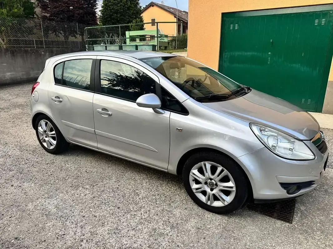 Usata Opel Corsa Enjoy 80 CV (58 kW) 2007 Argento Utilitaria
