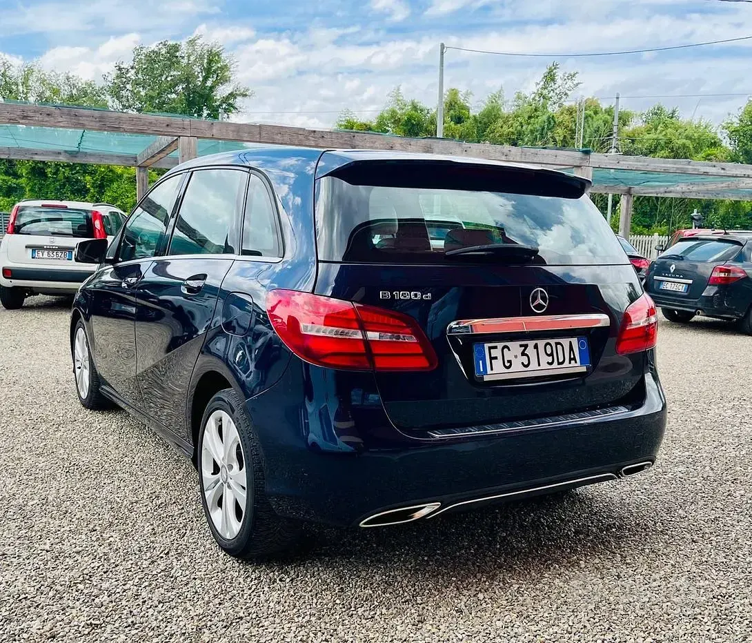 Usata Mercedes B180 Premium 109 CV (80 kW) 2017 Blu Utilitaria