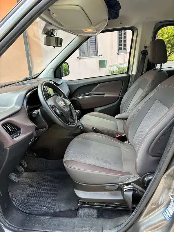 Usata Fiat Doblò Trekking 120 CV (88 kW) 2015 Grigio Monovolume