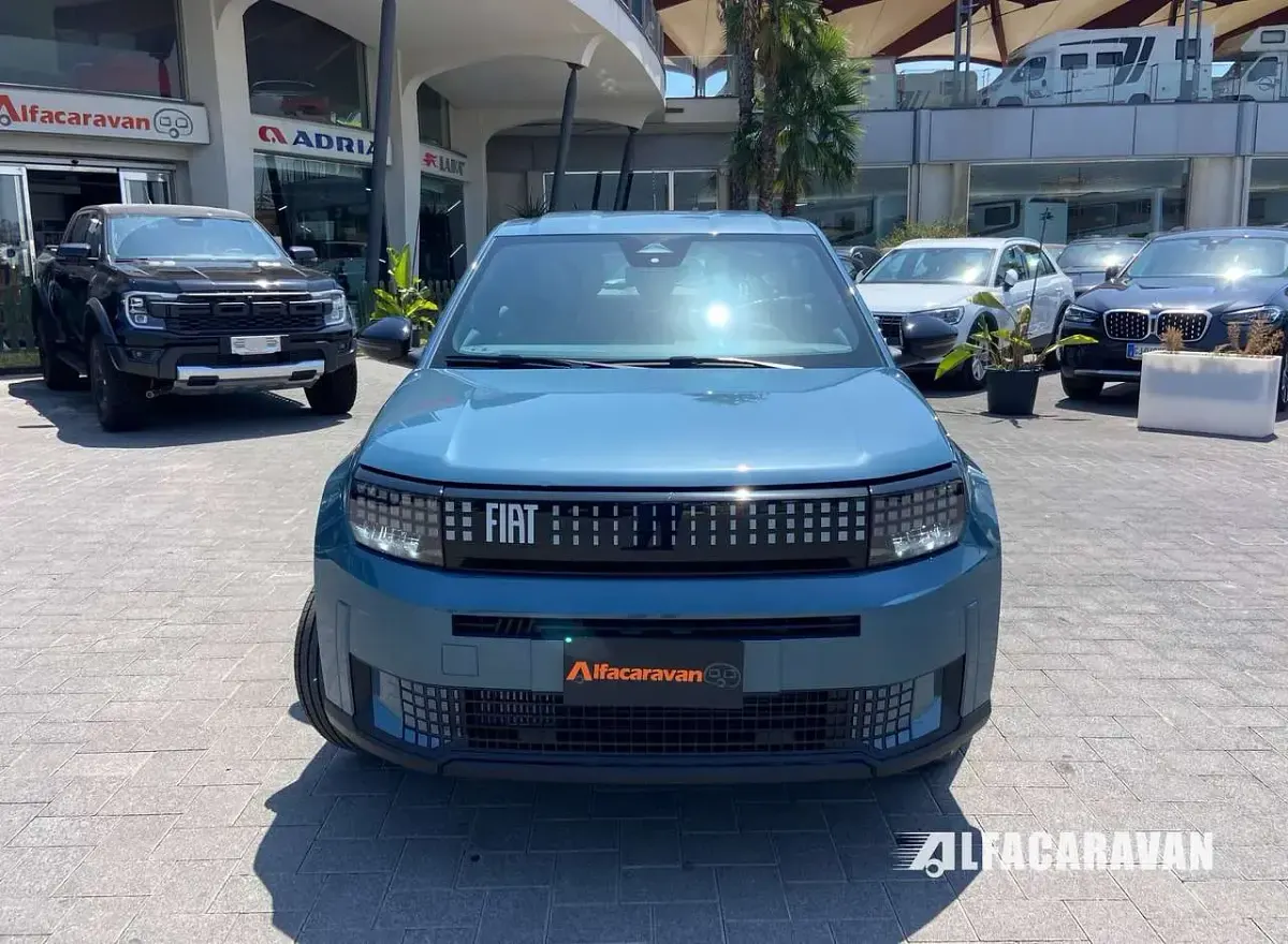 Nuova Fiat Grande Panda Icon 101 CV (74 kW) 2026 Blu/azzurro Utilitaria