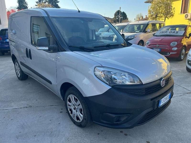 Usata Fiat Doblò 95 CV (69 kW) 2017 Argento Monovolume