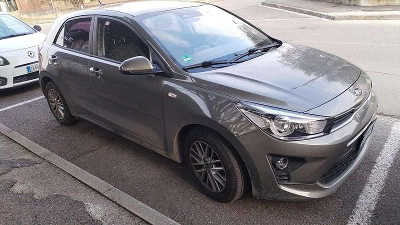Usata Kia Rio Style 101 CV (74 kW) 2020 Verde Berlina