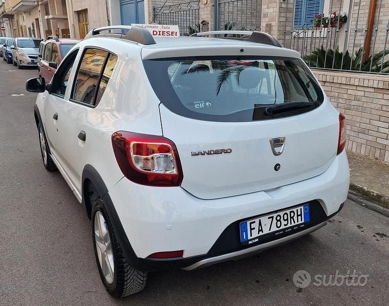 Usata Dacia Sandero Stepway 90 CV (66 kW) 2015 Bianco SUV