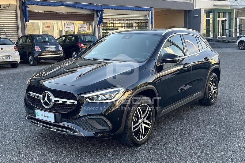 Nero Usata 2020 Mercedes GLA180 SUV | 26.990 € (Buon prezzo) - Immagine 1/4