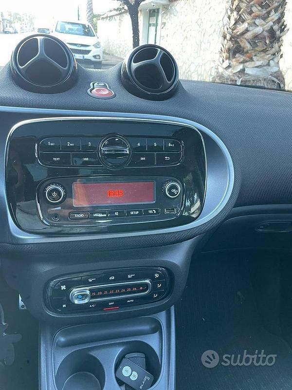 Usata Smart ForFour 90 CV (66 kW) 2017 Grigio Utilitaria