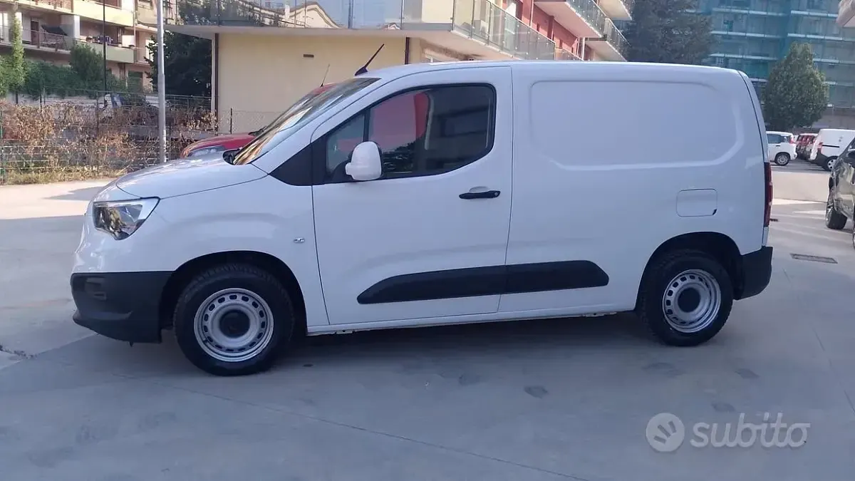 Usata Opel Combo Edition 102 CV (75 kW) 2021 Bianco Monovolume