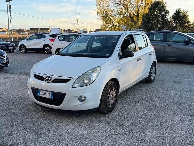 Usata Hyundai i20 Classic 78 CV (57 kW) 2009 Bianco Utilitaria