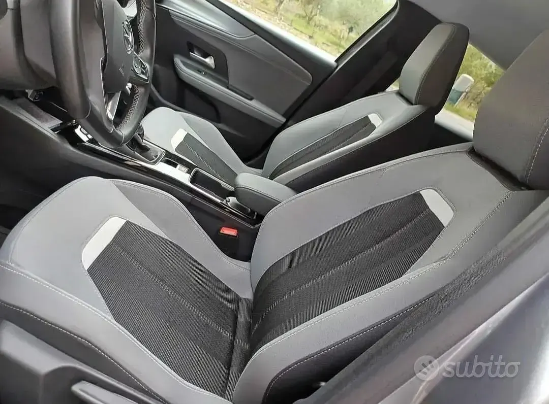 Usata Opel Mokka 110 CV (80 kW) 2024 Grigio SUV