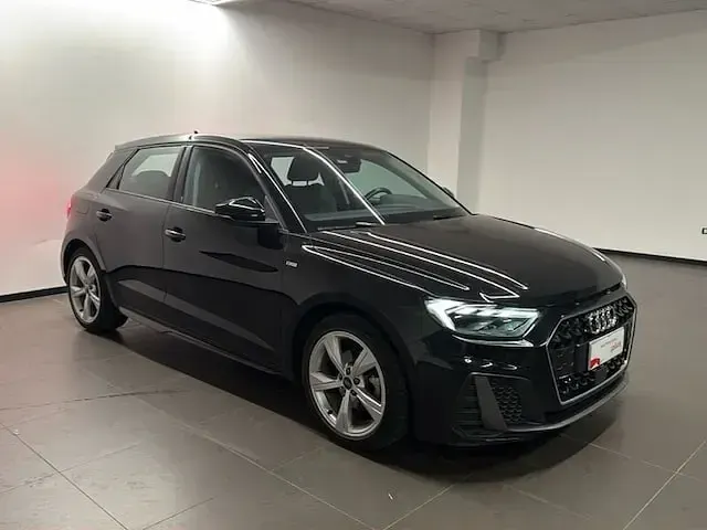 Usata Audi A1 Sportback S-Line 110 CV (80 kW) 2024 Nero mythos metallizzato Utilitaria