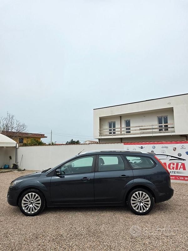 Usata Ford Focus 90 CV (66 kW) 2008 Grigio Station wagon