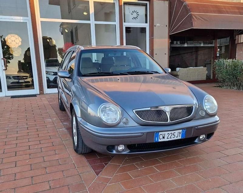 Usata Lancia Lybra 116 CV (85 kW) 2005 Grigio scuro metallizzato Station wagon