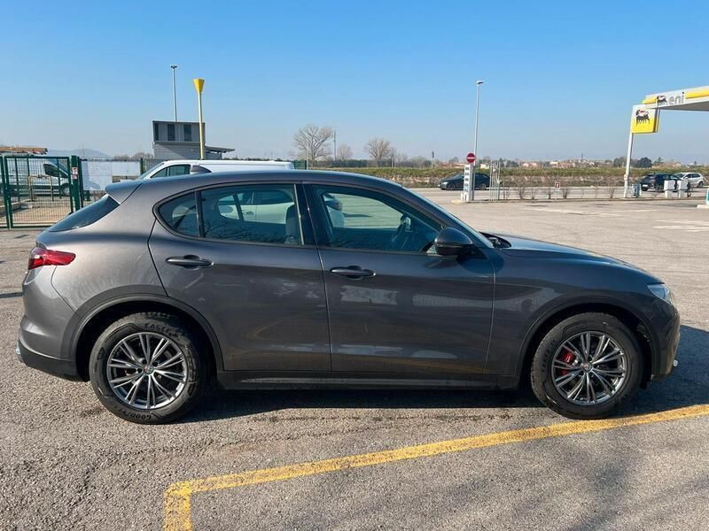 Usata Alfa Romeo Stelvio Business 160 CV (117 kW) 2020 Grigio SUV