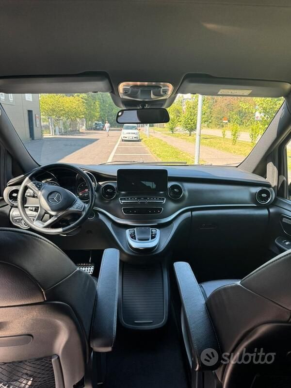 Usata Mercedes V250 Premium 190 CV (139 kW) 2021 Nero Monovolume