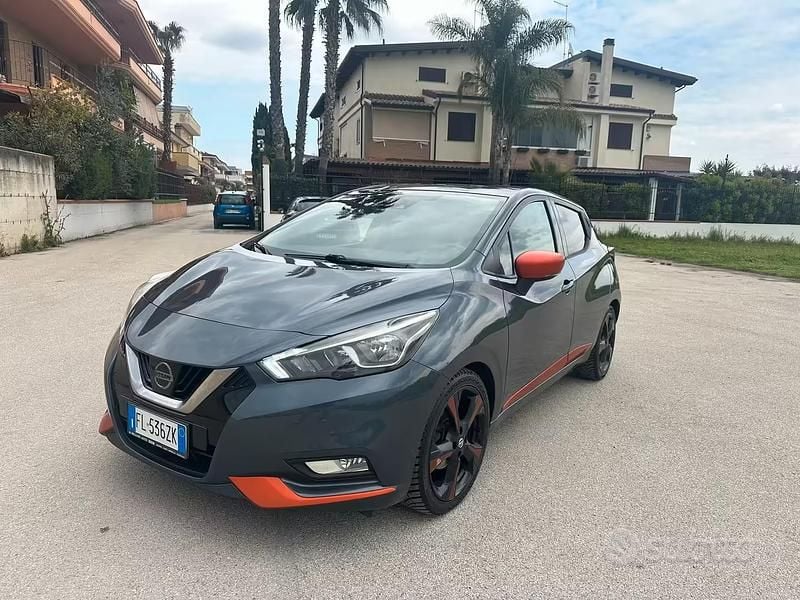 Usata Nissan Micra Tekna 90 CV (66 kW) 2017 Grigio Utilitaria