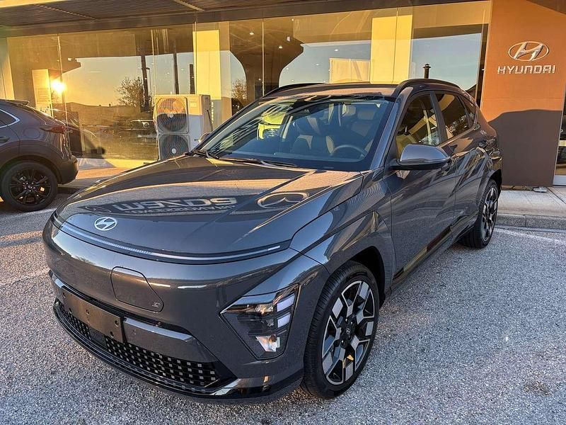Ecotronic gray Nuova 2025 Hyundai Kona SUV | 29.900 € (Ottimo prezzo) - Immagine 1/4