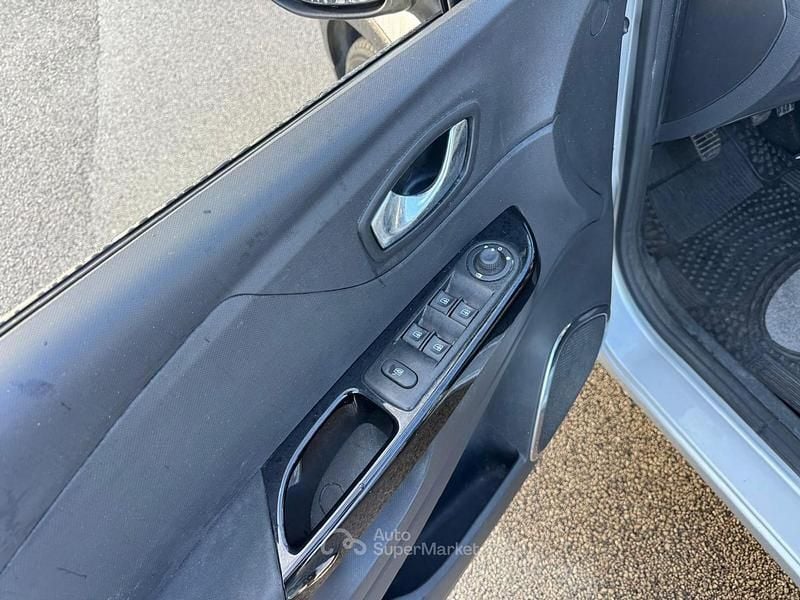 Usata Renault Captur 90 CV (66 kW) 2013 Argento SUV