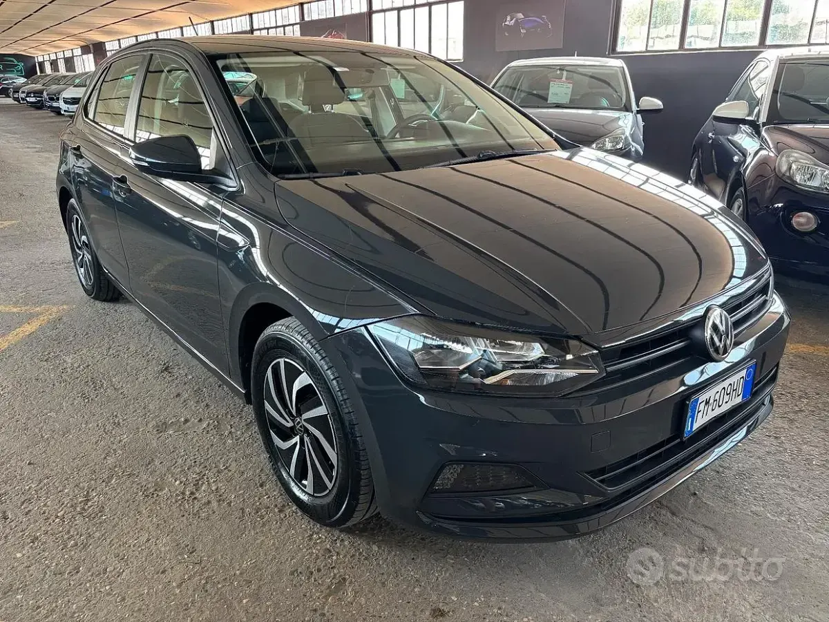 Usata VW Polo Trendline 65 CV (47 kW) 2017 Grigio Berlina